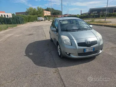Usata Toyota Yaris 87 CV (63 kW) 2008 Grigio Utilitaria