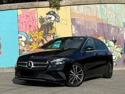 Usata Mercedes B180 116 CV (85 kW) 2020 Nero Utilitaria