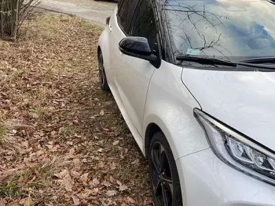 Usata Toyota Yaris Hybrid 92 CV (67 kW) 2025 Bianco Berlina