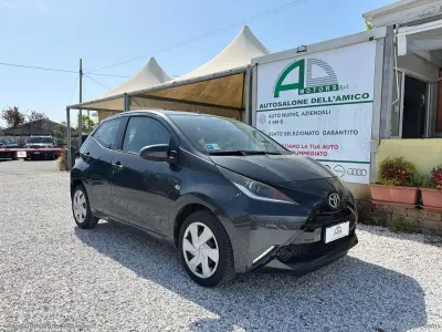 Gebraucht Toyota Aygo X-clusiv 69 PS (50 kW) 2014 Grau Kleinwagen
