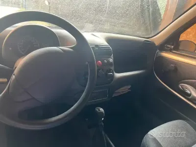 Usata Fiat 600 54 CV (39 kW) 2003 Grigio Berlina