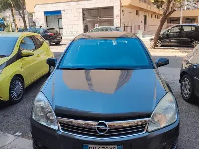 Usata Opel Astra 110 CV (80 kW) 2009 Grigio Berlina