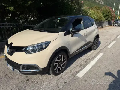 Usata Renault Captur Iconic 90 CV (66 kW) 2016 Beige SUV