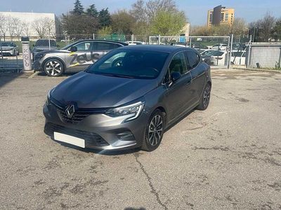 Usata Renault Clio V Techno 101 CV (74 kW) 2023 Grigio Utilitaria