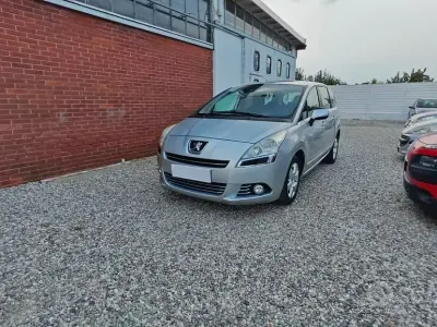 Usata Peugeot 5008 Premium 156 CV (114 kW) 2011 Grigio Monovolume