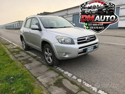 Usado Toyota RAV4 Luxury 177 CV (130 kW) 2008 Gris SUV