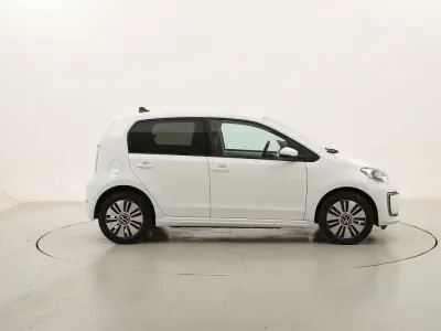 Usata VW e-up! 61 kW (83 CV) 2021 Biancobianco Utilitaria