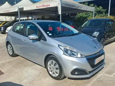 Usata Peugeot 208 68 CV (50 kW) 2016 Grigio Utilitaria