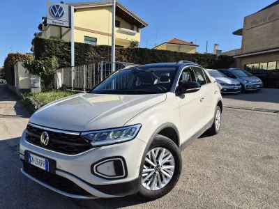 Usata VW T-Roc Life 150 CV (110 kW) 2023 Ascot gray / tetto nero SUV