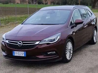 Usata Opel Astra Innovation 136 CV (100 kW) 2018 Marrone Station wagon
