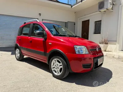 Usata Fiat Panda Climbing 60 CV (44 kW) 2010 Rosso Utilitaria