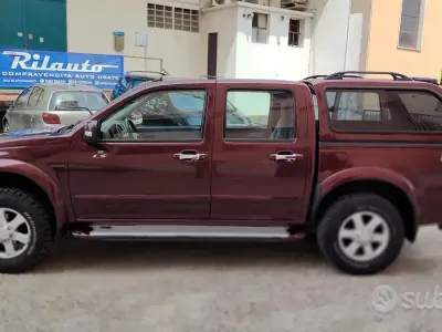 Usata Isuzu D-Max 131 CV (96 kW) 2006 Marrone SUV