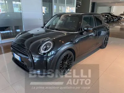 Usata Mini Cooper Classic 136 CV (100 kW) 2022 Midnight black Utilitaria