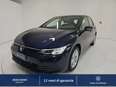 Usata VW Golf VIII Life 110 CV (80 kW) 2024 Blu/azzurro Berlina