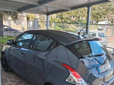Usata Lancia Ypsilon 69 CV (50 kW) 2014 Grigio Utilitaria