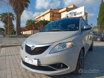 Usata Lancia Ypsilon Platinum 69 CV (50 kW) 2016 Grigio Utilitaria