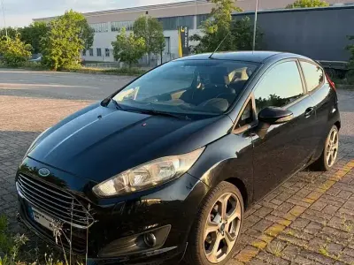 Usata Ford Fiesta 75 CV (55 kW) 2013 Nero Berlina