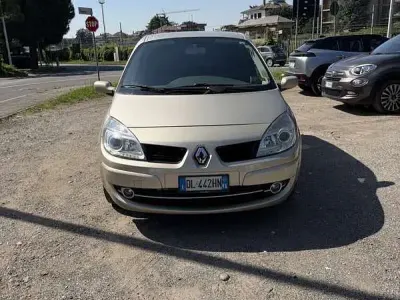 Usata Renault Grand Scénic II Exception 106 CV (77 kW) 2007 Bronzo Monovolume