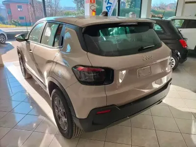 Nuova Jeep Avenger Longitude 100 CV (73 kW) 2026 Beige SUV