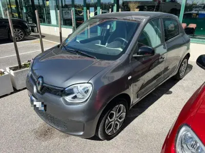 Begagnad Renault Twingo Equilibre 30 kW (42 HK) 2023 Grå Halvkombi
