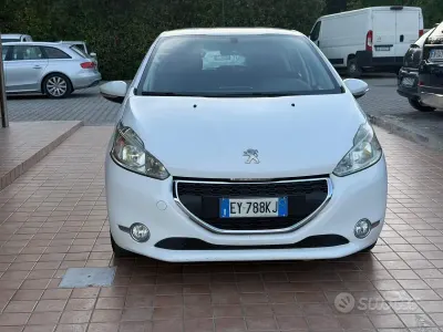 Usata Peugeot 208 Access 68 CV (50 kW) 2015 Bianco Utilitaria