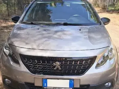 Usata Peugeot 2008 GT-line 131 CV (96 kW) 2019 Grigio SUV