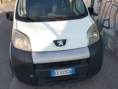 Begagnad Peugeot Bipper 75 HK (55 kW) 2011 Vit Minibuss