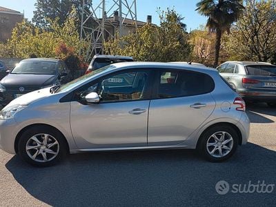 Usata Peugeot 208 82 CV (60 kW) 2012 Grigio Utilitaria