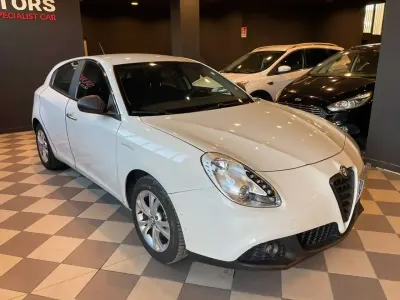 Usata Alfa Romeo Giulietta Exclusive 105 CV (77 kW) 2013 Bianco Utilitaria