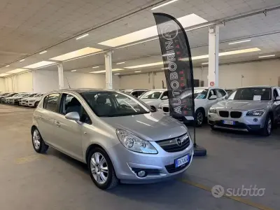 Usado Opel Corsa Enjoy 75 HP (55 kW) 2009 Cinzento Citadino