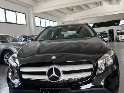 Begagnad Mercedes A180 Executive 122 HK (89 kW) 2015 Svart Sedan