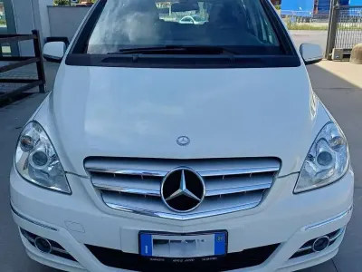 Usata Mercedes B200 140 CV (102 kW) 2009 Bianco Monovolume