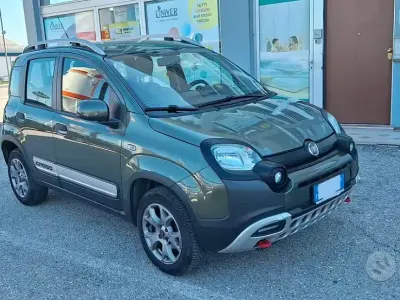 Usado Fiat Panda Cross Cross 95 HP (69 kW) 2016 Verde Citadino