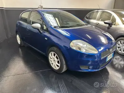 Usata Fiat Grande Punto Active 65 CV (47 kW) 2007 Bluazzurro Utilitaria