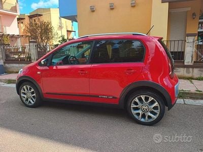 Usata VW cross up! 75 CV (55 kW) 2014 Rosso Utilitaria