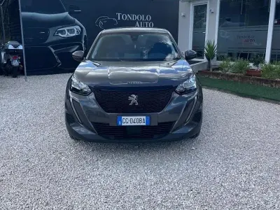 Usata Peugeot 2008 Allure 110 CV (80 kW) 2021 Grigio SUV