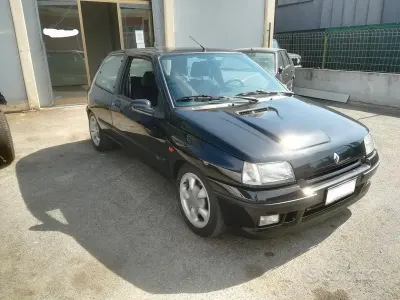 Usata Renault Clio 135 CV (99 kW) 1995 Nero Utilitaria