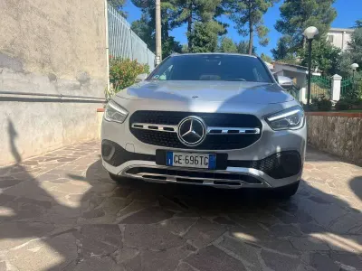 Usata Mercedes GLA200 Premium 150 CV (110 kW) 2020 Argento SUV