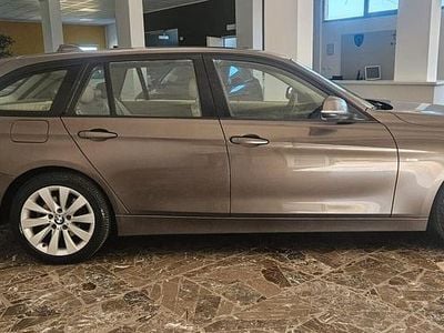 Usata BMW 318 142 CV (104 kW) 2014 Grigio Station wagon