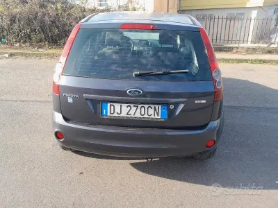 Usata Ford Fiesta 68 CV (50 kW) 2007 Blu Utilitaria