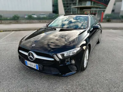 Usata Mercedes A180 116 CV (85 kW) 2019 Nero Berlina
