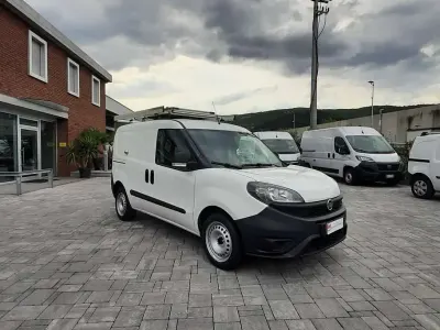 Usata Fiat Doblò 120 CV (88 kW) 2021 Bianco Monovolume