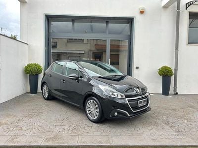 Usata Peugeot 208 Allure 75 CV (55 kW) 2018 Nero Utilitaria