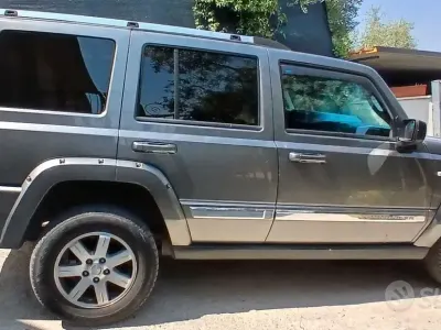 Usata Jeep Commander 218 CV (160 kW) 2006 Grigio SUV