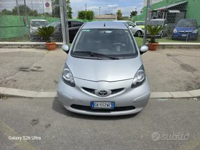 Usata Toyota Aygo 68 CV (50 kW) 2006 Grigio Utilitaria
