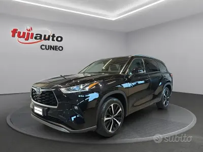 Second-hand Toyota Highlander Executive 248 CP (182 kW) 2022 Negru SUV