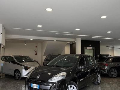 Usata Renault Clio II Dynamique 74 CV (54 kW) 2010 Nero Berlina