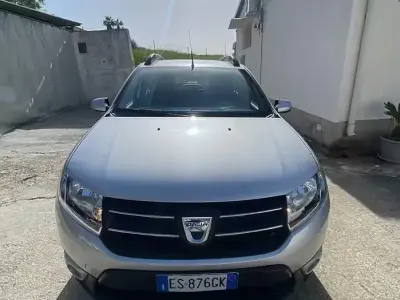 Begagnad Dacia Sandero Prestige 90 HK (66 kW) 2013 Grå Sedan
