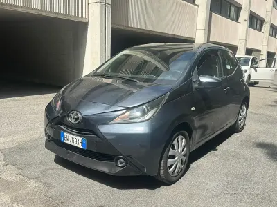 Usata Toyota Aygo 69 CV (50 kW) 2014 Grigio Utilitaria
