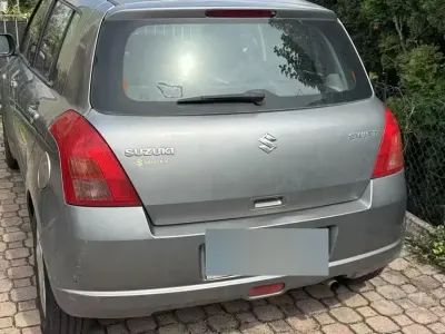 Usata Suzuki Swift 92 CV (67 kW) 2005 Grigio Utilitaria